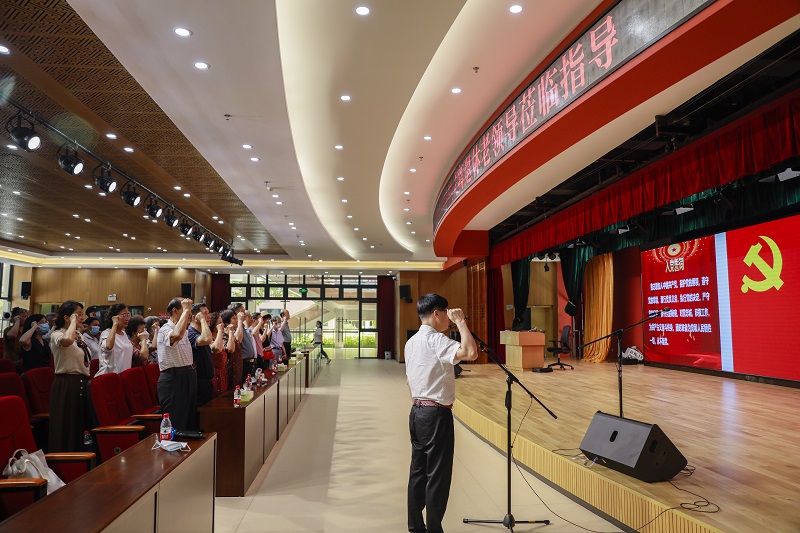 免费视频
组织机关离退休党员参观市第二老人院和七一活动.jpg